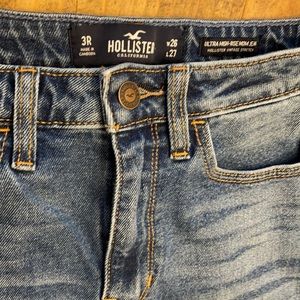 Hollister ultra high rise mom jeans size 3